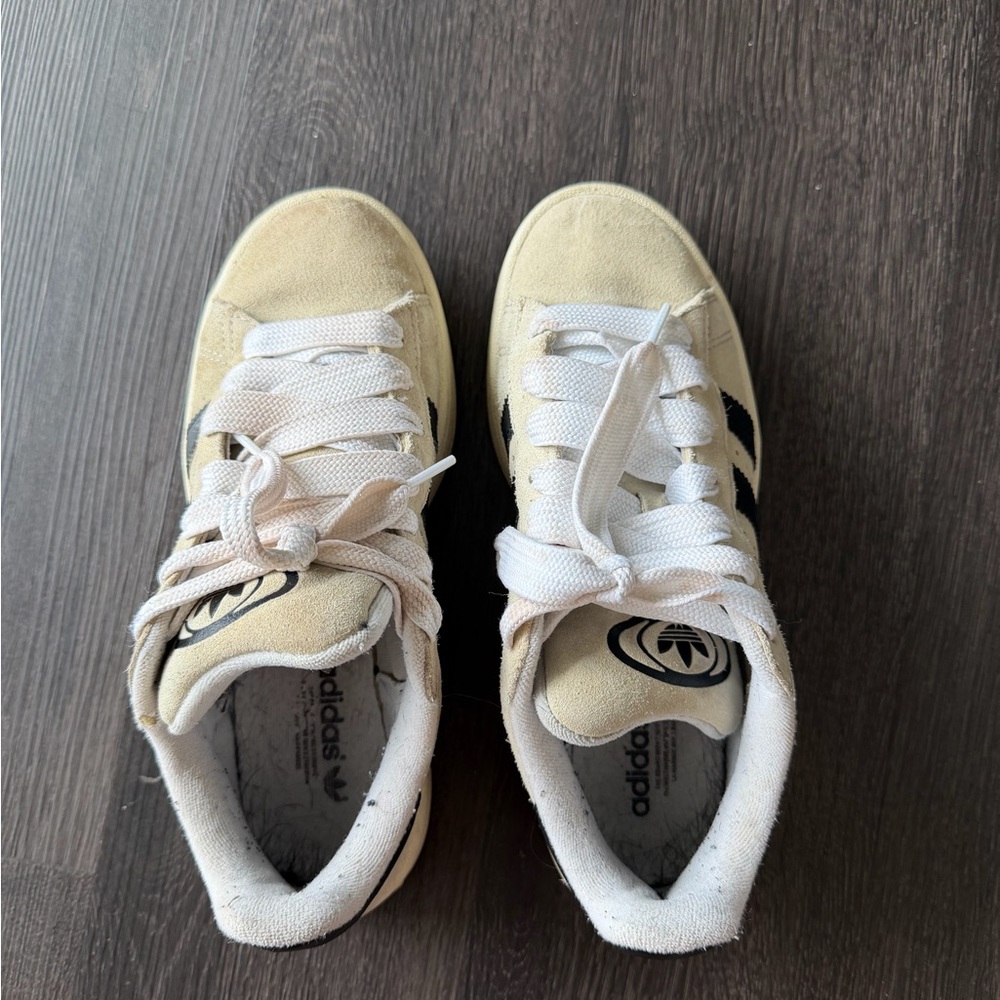 Well worn womens sneakers - Picture 2 of 6